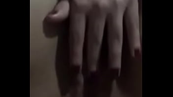 Mojando mi vagina en aislamiento