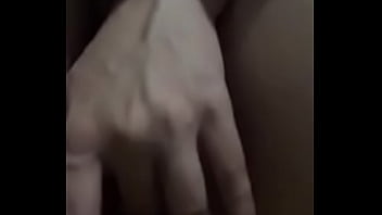 Mojando mi vagina en aislamiento