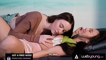 Petite brunettes fuck each other