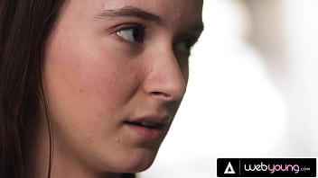 Petite brunettes fuck each other