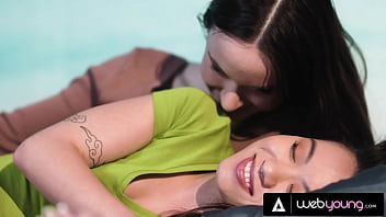 Petite brunettes fuck each other