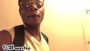 Sentindo o mastro deixando ela abertinha no aniversario