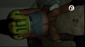 Casada recebe um presente de halloween ela se lambusou com a gostosura