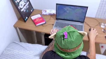 Ensinei ela a jogar lol só pra comer ela league of legends