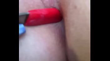 Se masturbando com a colher