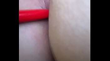 Se masturbando com a colher