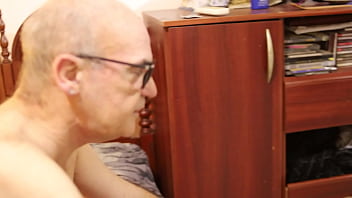 Me cogí a un viejito con la verga gorda para desvalijarlo muajajajaj