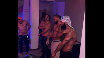 This is labella at 148lbs when i was heavy lifting for those asking i am now 135lbs and although my attitude i