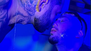 Putinho Tatuado Amou Levar Leite No Cu De Negro Carioca thumbnail