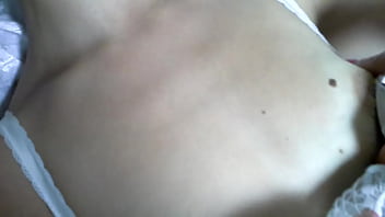 Mi masturbo e godo giocando per voi