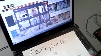 Mi masturbo e godo giocando per voi Mi masturbo e godo giocando per voi