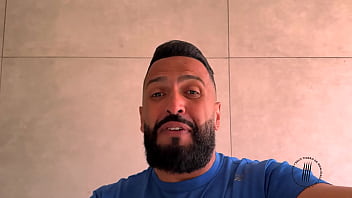 Fazendo o marido da paolla hotwife de corno mais uma vez completo no red