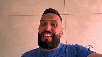 Fazendo o marido da paolla hotwife de corno mais uma vez completo no red