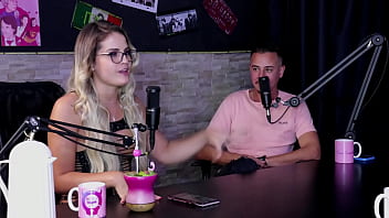 Morena mostra sua linda buceta e recebe uma massagem após dizer que recebeu dicas de outros criadores tirou a roupa na yoga e se acha mercenária pati ferraz watch sheer red