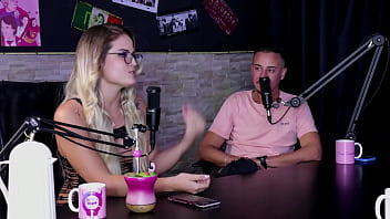 Morena mostra sua linda buceta e recebe uma massagem após dizer que recebeu dicas de outros criadores tirou a roupa na yoga e se acha mercenária pati ferraz watch sheer red