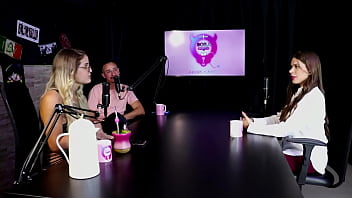 Morena mostra sua linda buceta e recebe uma massagem após dizer que recebeu dicas de outros criadores tirou a roupa na yoga e se acha mercenária pati ferraz watch sheer red