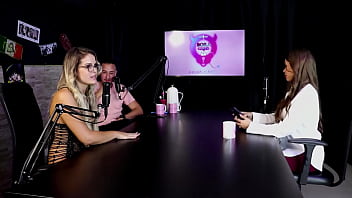 Morena mostra sua linda buceta e recebe uma massagem após dizer que recebeu dicas de outros criadores tirou a roupa na yoga e se acha mercenária pati ferraz watch sheer red