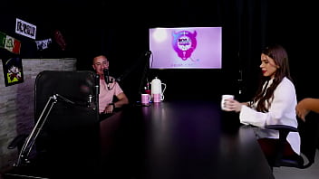 Morena mostra sua linda buceta e recebe uma massagem após dizer que recebeu dicas de outros criadores tirou a roupa na yoga e se acha mercenária pati ferraz watch sheer red