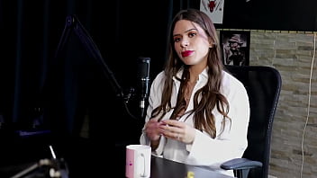 Morena mostra sua linda buceta e recebe uma massagem após dizer que recebeu dicas de outros criadores tirou a roupa na yoga e se acha mercenária pati ferraz watch sheer red