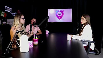 Morena mostra sua linda buceta e recebe uma massagem após dizer que recebeu dicas de outros criadores tirou a roupa na yoga e se acha mercenária pati ferraz watch sheer red