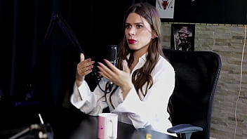 Morena mostra sua linda buceta e recebe uma massagem após dizer que recebeu dicas de outros criadores tirou a roupa na yoga e se acha mercenária pati ferraz watch sheer red