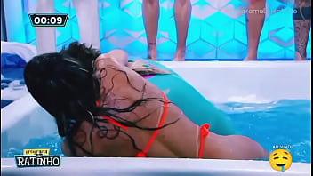 Rhenata schmidt & mulher melão na banheira