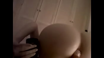 Youporn girl squirts while using vibrator in her ass