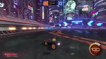 Gorda cachonda jugando videojuegos haciendo cosas cochinas