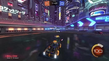 Gorda cachonda jugando videojuegos haciendo cosas cochinas