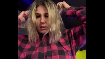 Não acredito nisso quase fui expulso da academia pela minha vestes ficaram com muito tesão vendo meus peitos durinho pulando