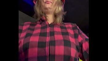 Não acredito nisso quase fui expulso da academia pela minha vestes ficaram com muito tesão vendo meus peitos durinho pulando