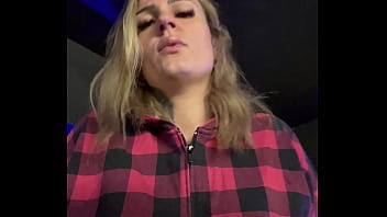 Não acredito nisso quase fui expulso da academia pela minha vestes ficaram com muito tesão vendo meus peitos durinho pulando