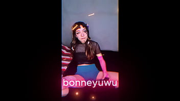 Bonneyuwu 15 35 puta medieval jugando sola chiquita