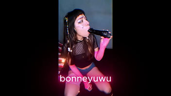 Bonneyuwu 15 35 puta medieval jugando sola chiquita