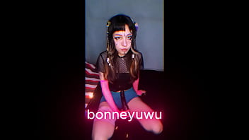 Bonneyuwu 15 35 puta medieval jugando sola chiquita