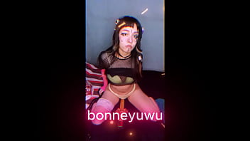 Bonneyuwu 15 35 puta medieval jugando sola chiquita