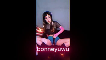 Bonneyuwu 15 35 puta medieval jugando sola chiquita