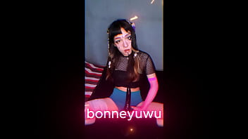 Bonneyuwu 15 35 puta medieval jugando sola chiquita