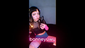 Bonneyuwu 15 35 puta medieval jugando sola chiquita