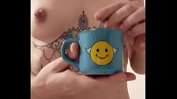 Bonjour mes coquins je vous offre le café