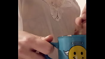 Bonjour mes coquins je vous offre le café