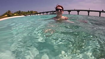 Il fait chaud viens te rafraichir avec moi dans les eaux turquoises des