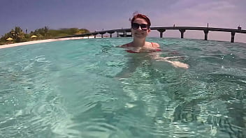 Il fait chaud viens te rafraichir avec moi dans les eaux turquoises des