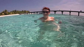 Il fait chaud viens te rafraichir avec moi dans les eaux turquoises des