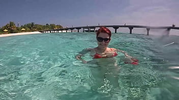 Il fait chaud viens te rafraichir avec moi dans les eaux turquoises des