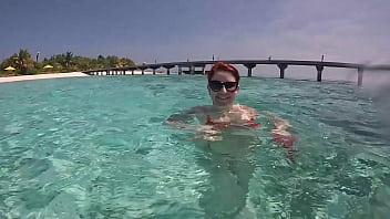 Il fait chaud viens te rafraichir avec moi dans les eaux turquoises des