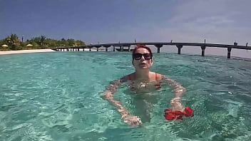 Il fait chaud viens te rafraichir avec moi dans les eaux turquoises des