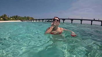 Il fait chaud viens te rafraichir avec moi dans les eaux turquoises des