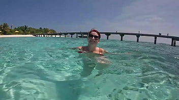 Il fait chaud viens te rafraichir avec moi dans les eaux turquoises des