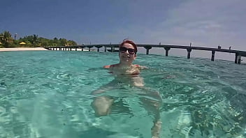 Il fait chaud viens te rafraichir avec moi dans les eaux turquoises des